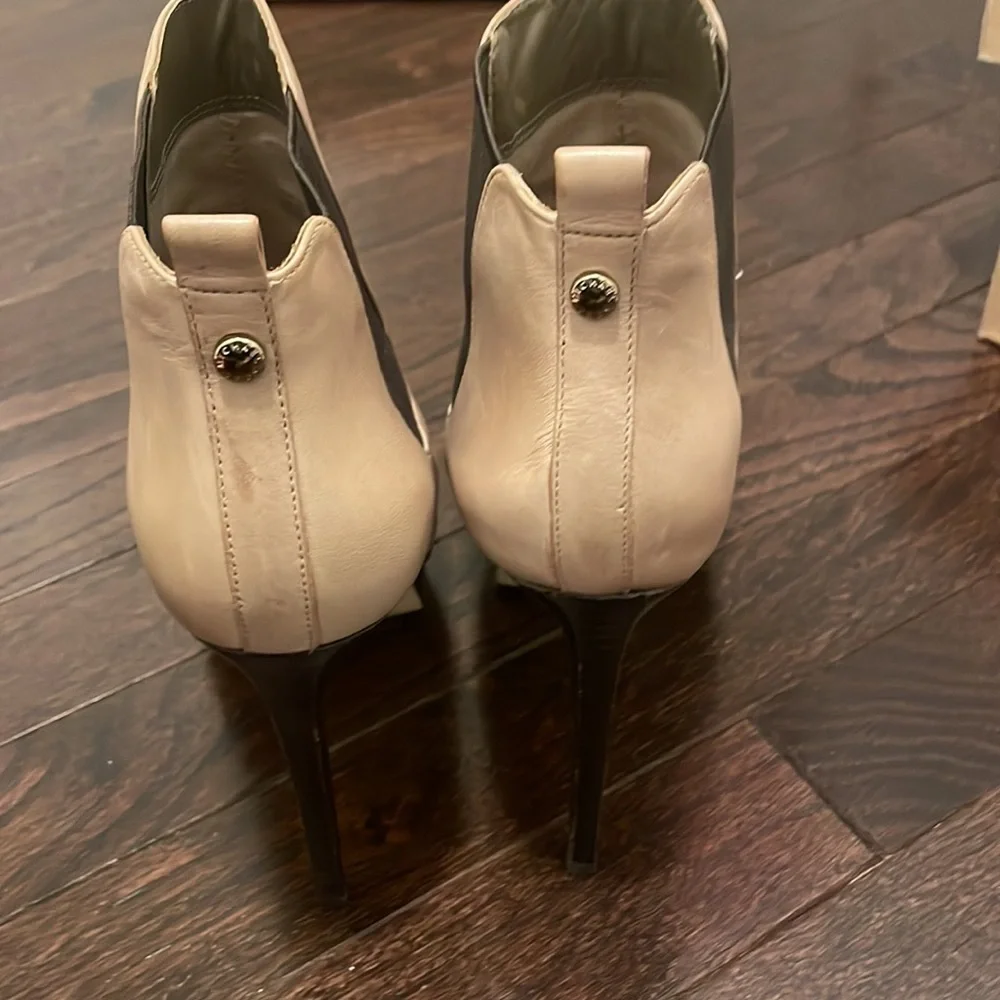 Michael Kors Meadow Booti Khaki color size 7.5